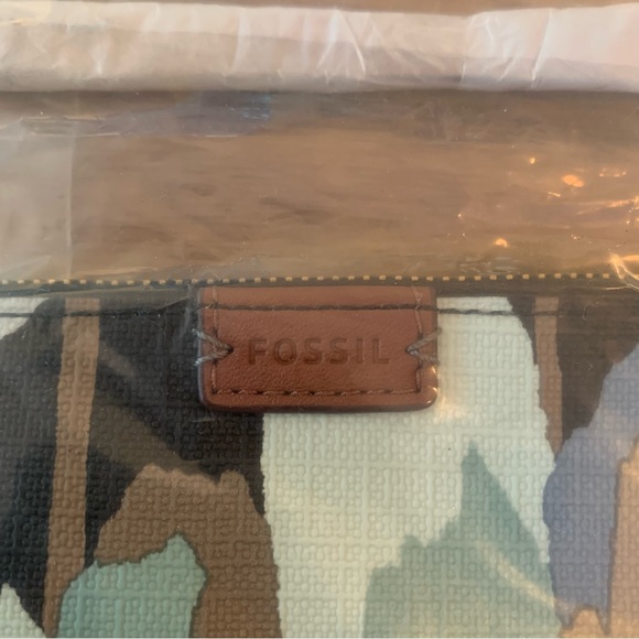 NWT Fossil Small Wristlet Wallet Pouch - Picture 3 of 4